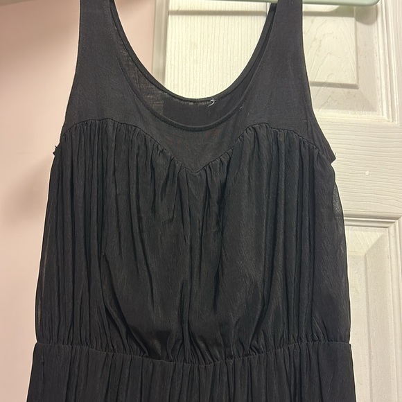Black lined sleeveless dress - Picture 2 of 4